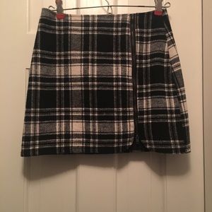 Hollister black and white skirt